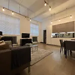 Cool Warehouse Conversion Apt In Chiswick London