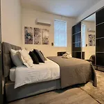 Cool Warehouse Conversion Apt In Chiswick London