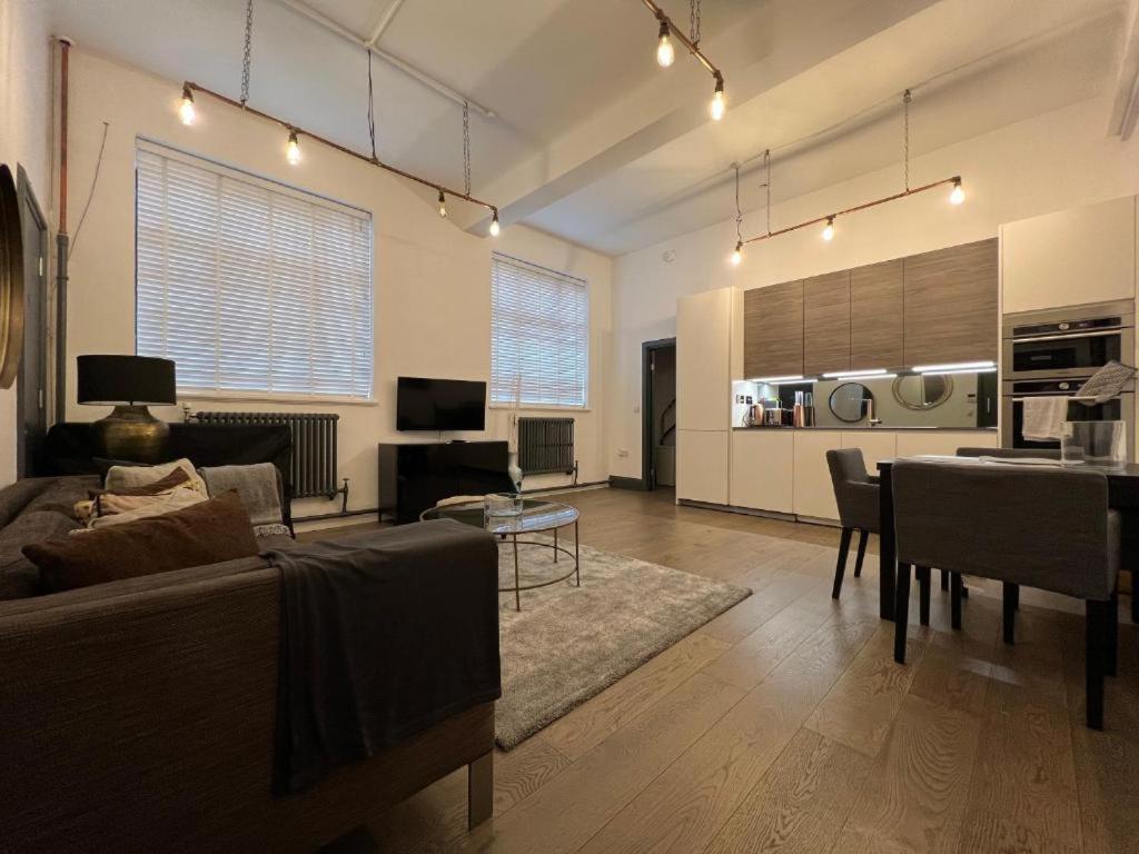 Apartment Cool Warehouse Conversion In Chiswick London
