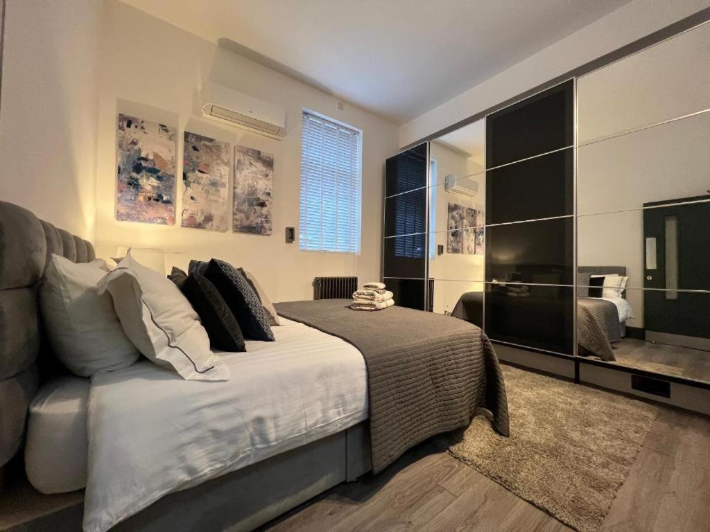 Cool Warehouse Conversion In Chiswick London